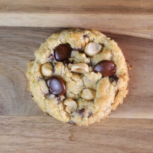 5 cookies au chocolat noir et aux noisettes