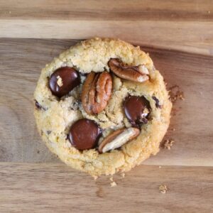 5 cookies au chocolat noir, cannelle et aux noix de pécan